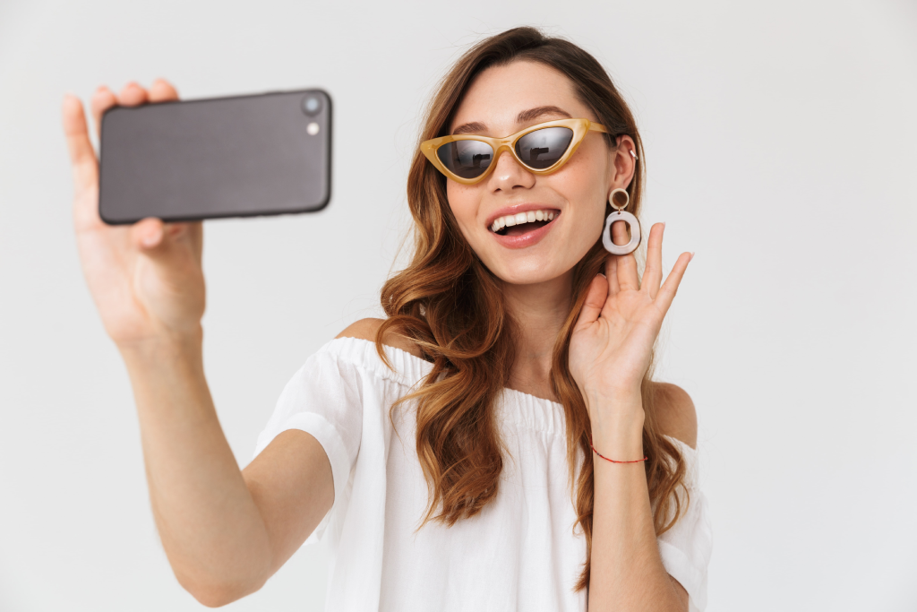 How to master the art of taking the perfect jewellery selfie